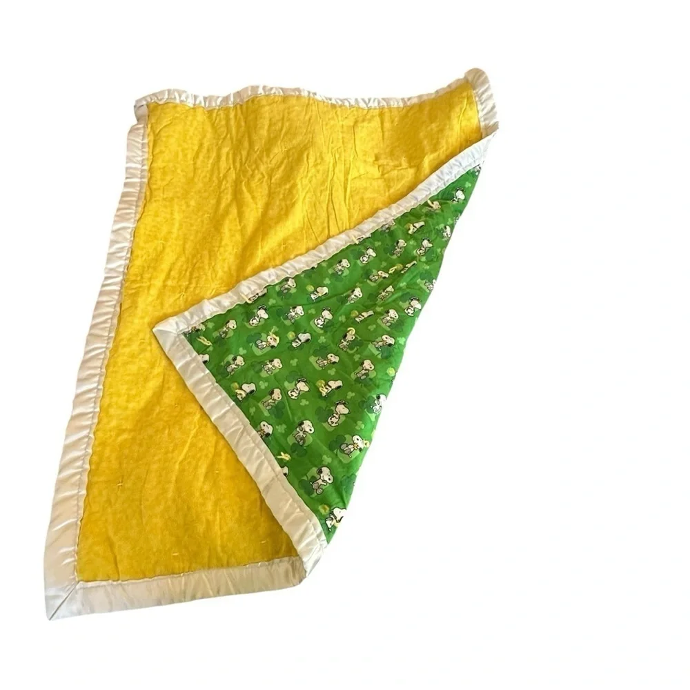 Green Quilted Snoopy Blanket with White Trim 40x48